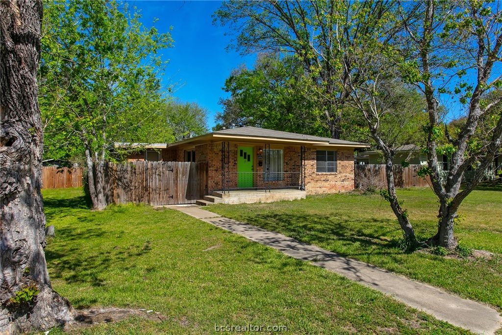 606 Wheelock Street, Hearne, TX 77859 — photo 3