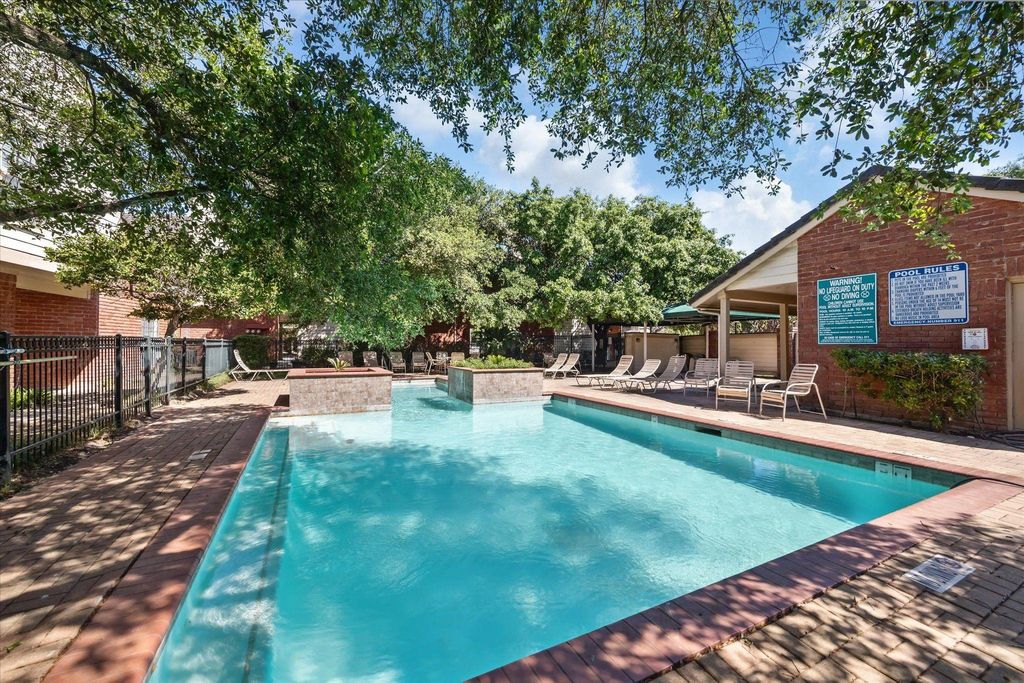 2211 S Kirkwood Road 35, Houston, TX 77077