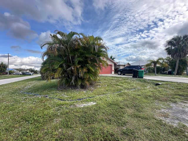 2525 SW Cameo Boulevard, Port St Lucie, FL 34953