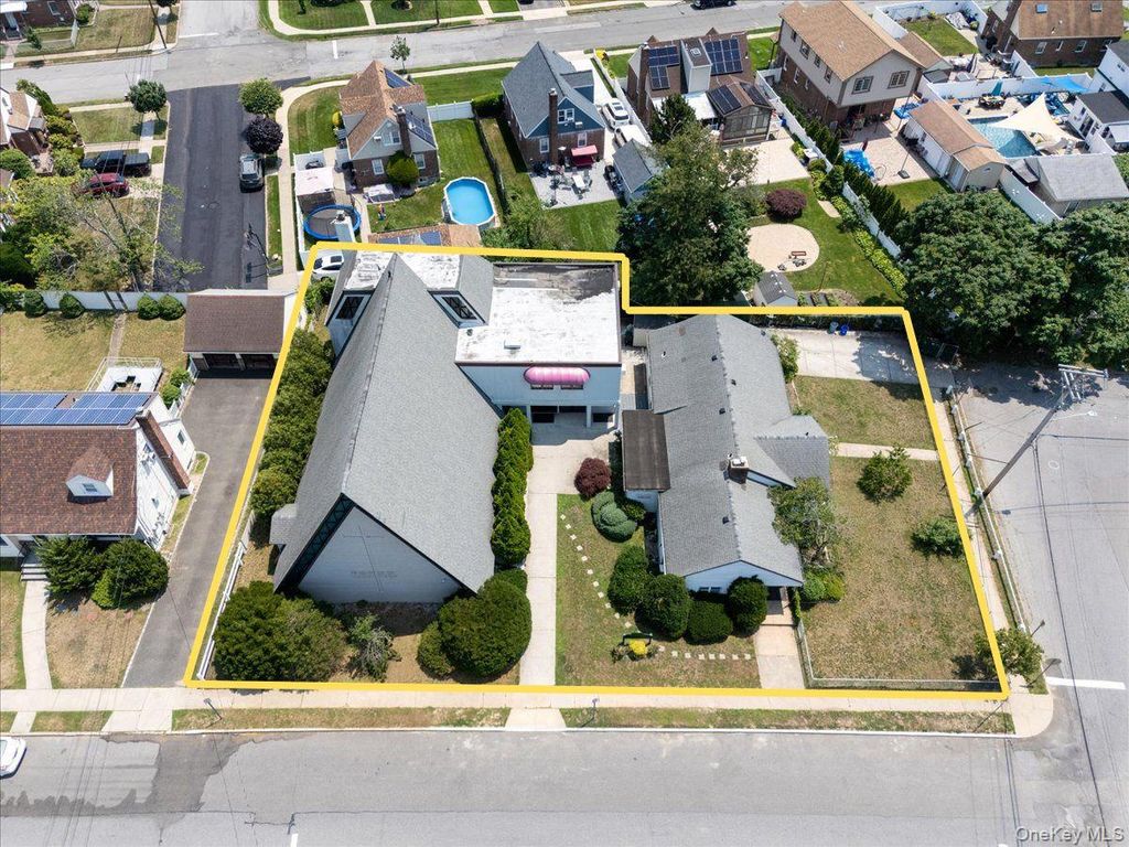 215 N Hillside Avenue, Valley Stream, NY 11580 — exterior