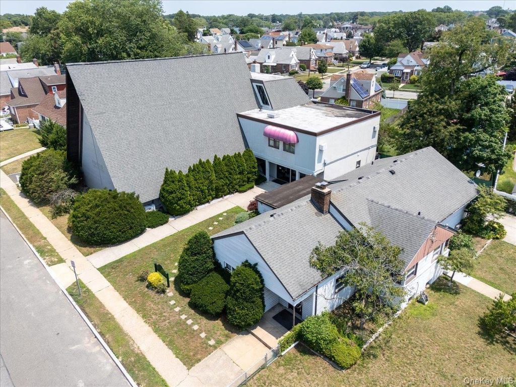 215 N Hillside Avenue, Valley Stream, NY 11580 — photo 2