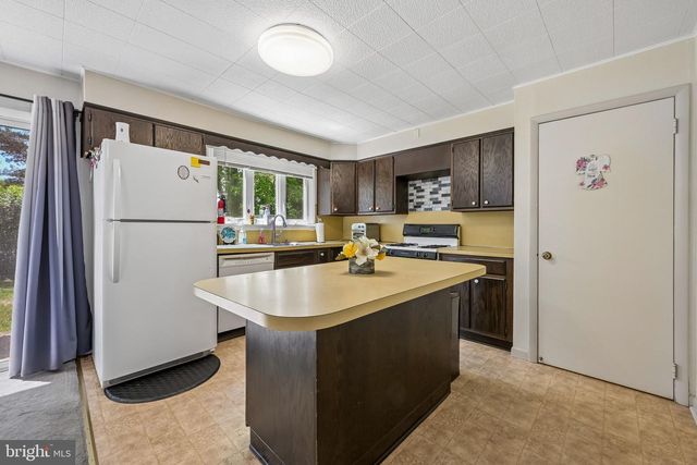 109 LONG LN, Voorhees, NJ 08043