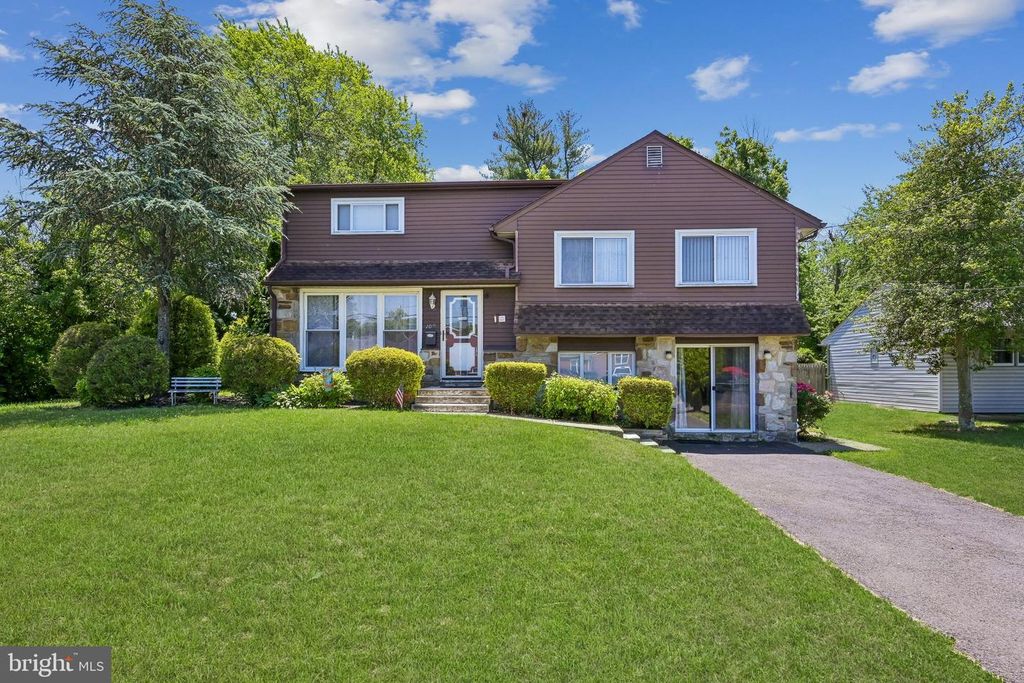 109 LONG LN, Voorhees, NJ 08043