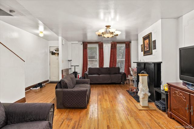 1572 Bergen Street, Brooklyn, NY 11213