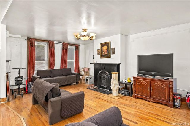 1572 Bergen Street, Brooklyn, NY 11213