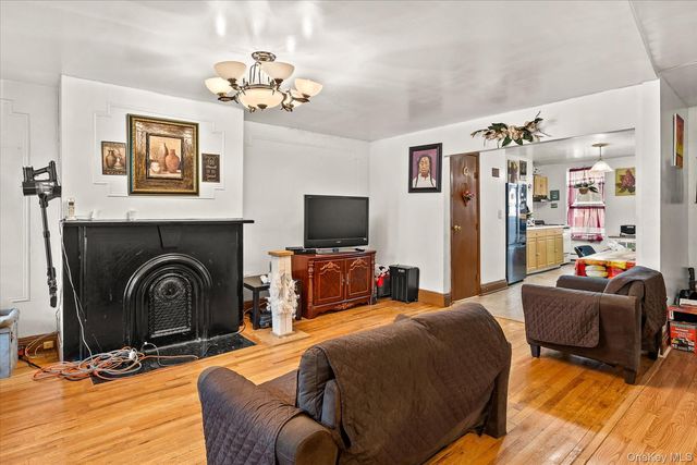 1572 Bergen Street, Brooklyn, NY 11213
