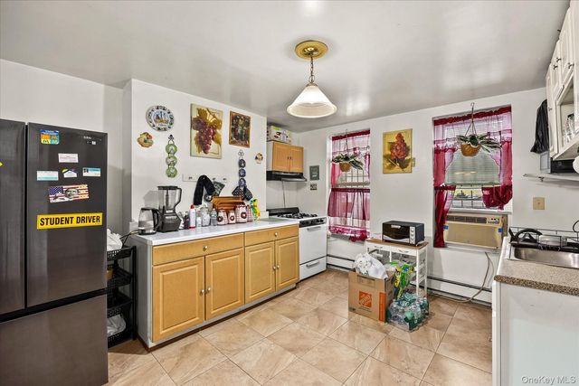 1572 Bergen Street, Brooklyn, NY 11213