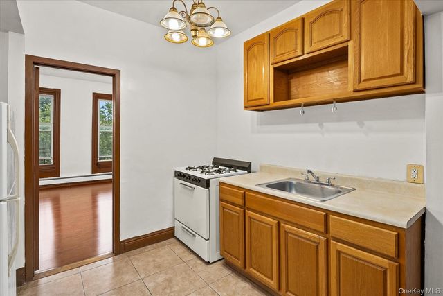 1572 Bergen Street, Brooklyn, NY 11213
