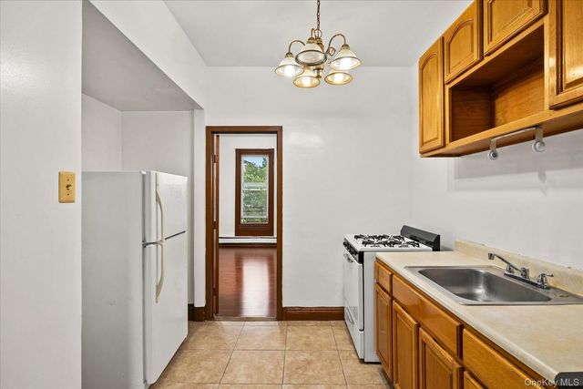 1572 Bergen Street, Brooklyn, NY 11213