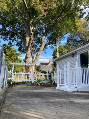 18 Pine Street, Norwich, CT 06360