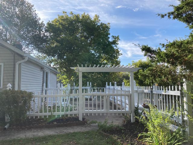 18 Pine Street, Norwich, CT 06360