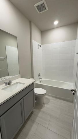 6712 NW Cloverdale Ave, Port St. Lucie, FL 34987