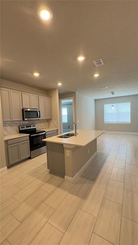 6712 NW Cloverdale Ave, Port St. Lucie, FL 34987