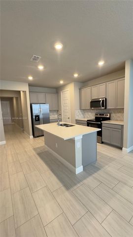 6712 NW Cloverdale Ave, Port St. Lucie, FL 34987