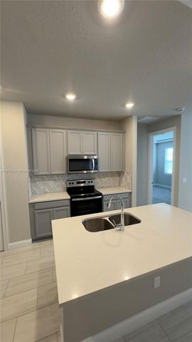 6712 NW Cloverdale Ave, Port St. Lucie, FL 34987