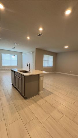 6712 NW Cloverdale Ave, Port St. Lucie, FL 34987