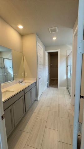 6712 NW Cloverdale Ave, Port St. Lucie, FL 34987