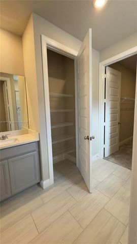 6712 NW Cloverdale Ave, Port St. Lucie, FL 34987