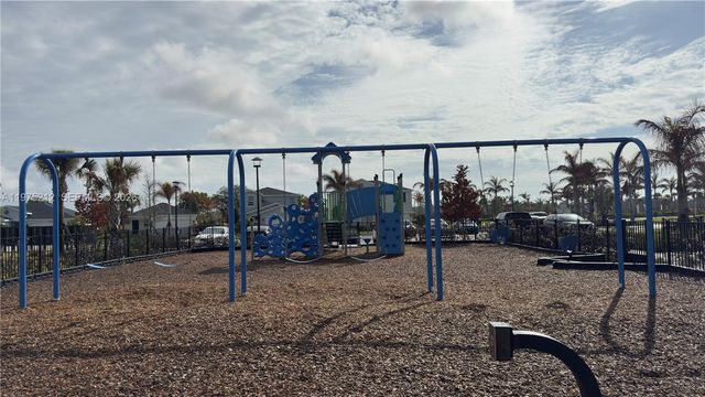 6712 NW Cloverdale Ave, Port St. Lucie, FL 34987