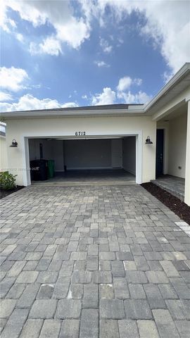 6712 NW Cloverdale Ave, Port St. Lucie, FL 34987