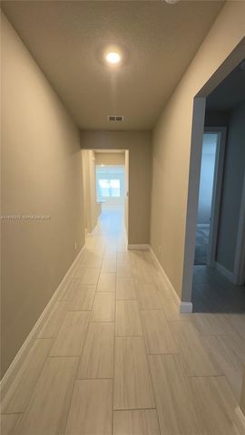 6712 NW Cloverdale Ave, Port St. Lucie, FL 34987