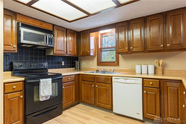 7601 Springdawn Drive, Trotwood, OH 45426