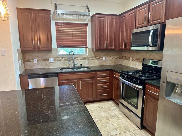 7233 Menchaca RD 17, Austin, TX 78745