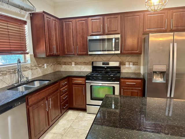 7233 Menchaca RD 17, Austin, TX 78745