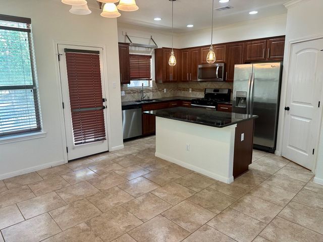 7233 Menchaca RD 17, Austin, TX 78745