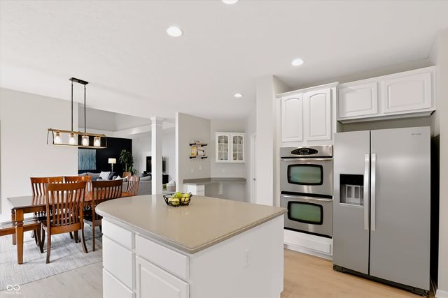 8838 Pin Oak Drive, Zionsville, IN 46077