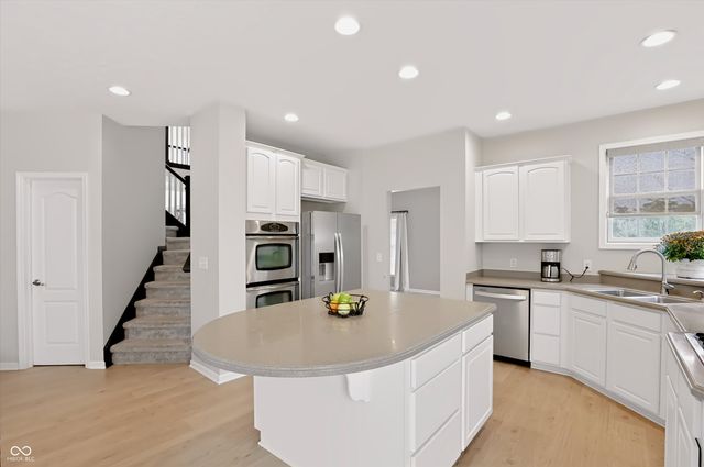8838 Pin Oak Drive, Zionsville, IN 46077
