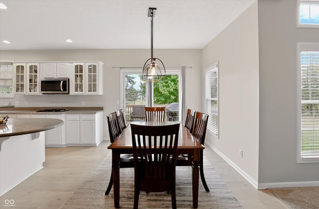 8838 Pin Oak Drive, Zionsville, IN 46077