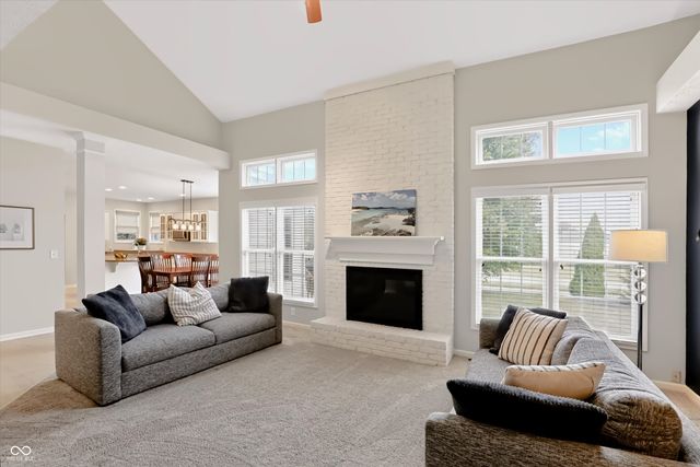 8838 Pin Oak Drive, Zionsville, IN 46077