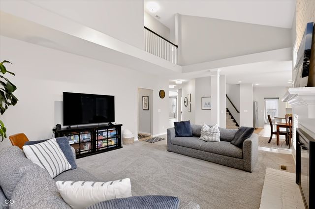 8838 Pin Oak Drive, Zionsville, IN 46077