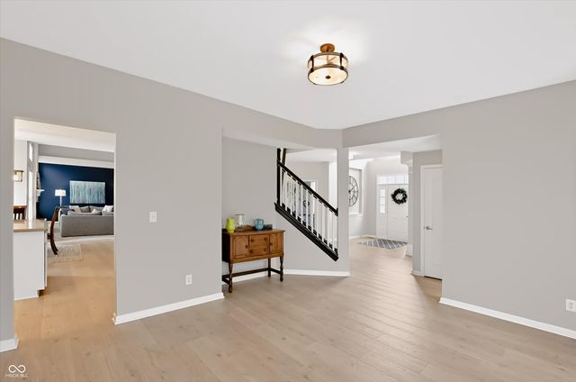 8838 Pin Oak Drive, Zionsville, IN 46077