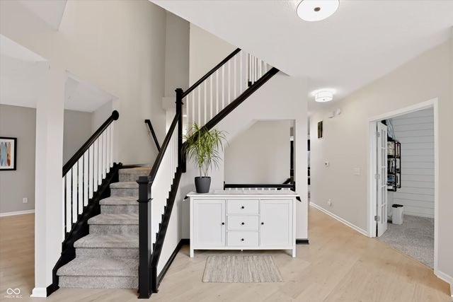 8838 Pin Oak Drive, Zionsville, IN 46077