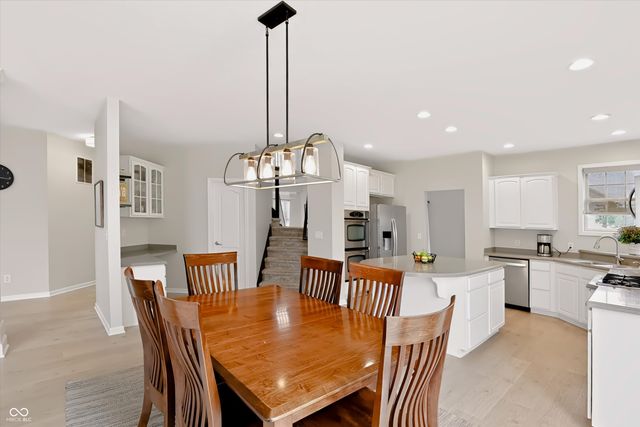 8838 Pin Oak Drive, Zionsville, IN 46077