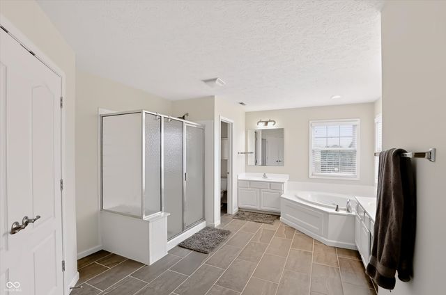 8838 Pin Oak Drive, Zionsville, IN 46077