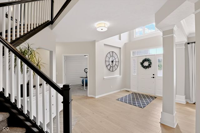 8838 Pin Oak Drive, Zionsville, IN 46077