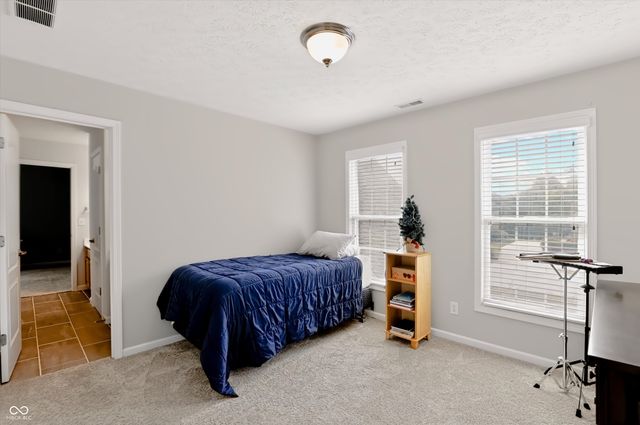 8838 Pin Oak Drive, Zionsville, IN 46077