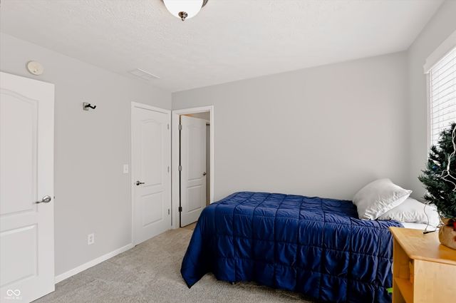 8838 Pin Oak Drive, Zionsville, IN 46077