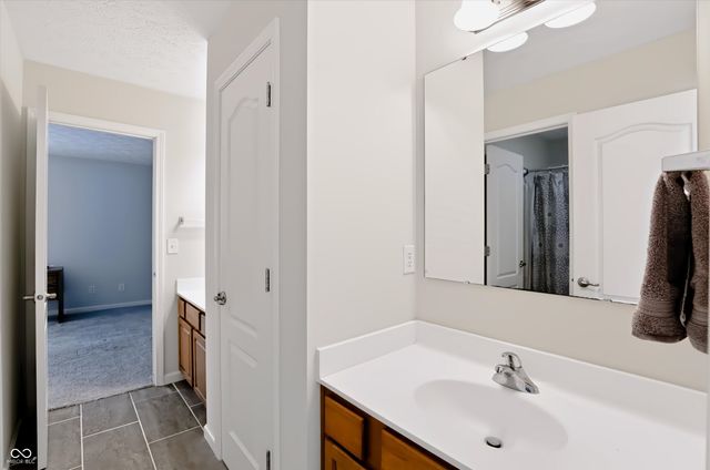 8838 Pin Oak Drive, Zionsville, IN 46077