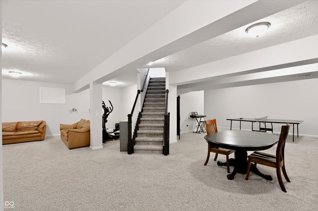8838 Pin Oak Drive, Zionsville, IN 46077