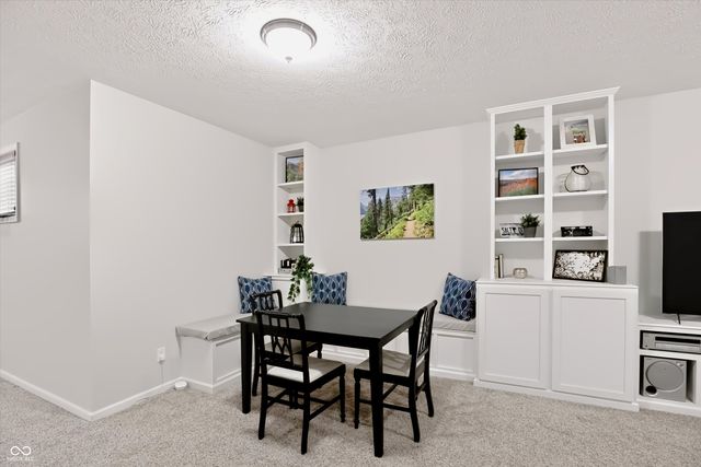 8838 Pin Oak Drive, Zionsville, IN 46077