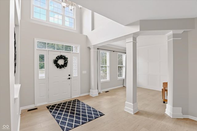 8838 Pin Oak Drive, Zionsville, IN 46077