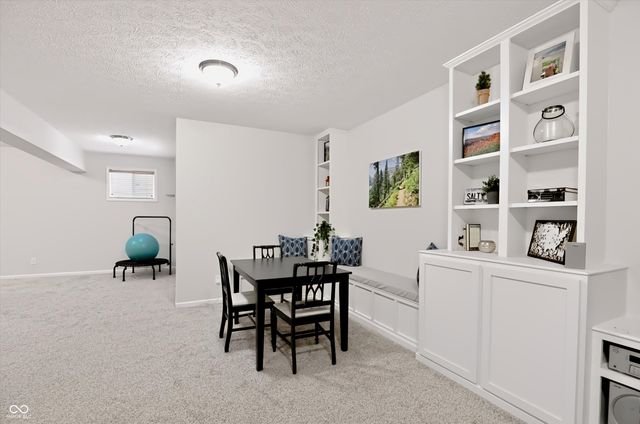 8838 Pin Oak Drive, Zionsville, IN 46077
