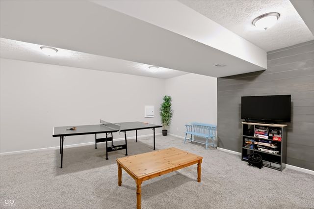 8838 Pin Oak Drive, Zionsville, IN 46077