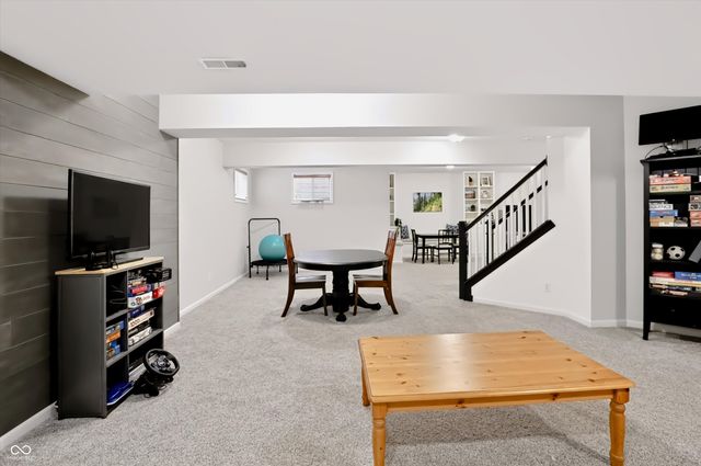 8838 Pin Oak Drive, Zionsville, IN 46077