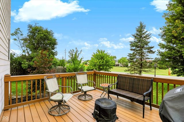 8838 Pin Oak Drive, Zionsville, IN 46077