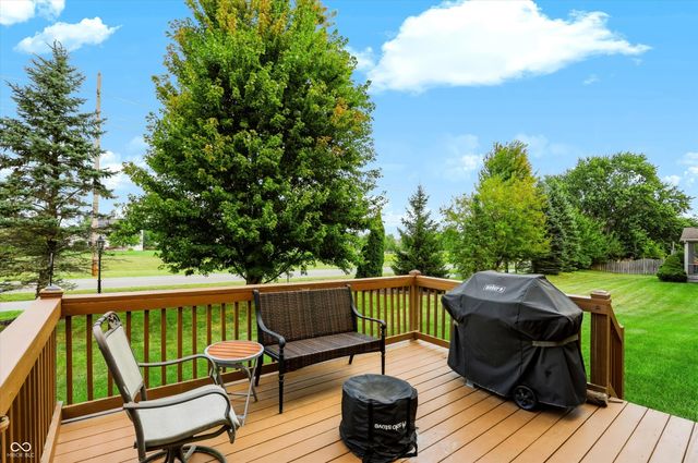 8838 Pin Oak Drive, Zionsville, IN 46077